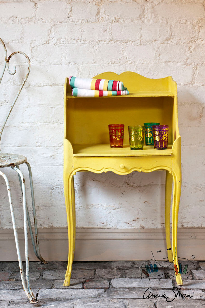 Möbel in English Yellow Chalk Paint von Annie Sloan